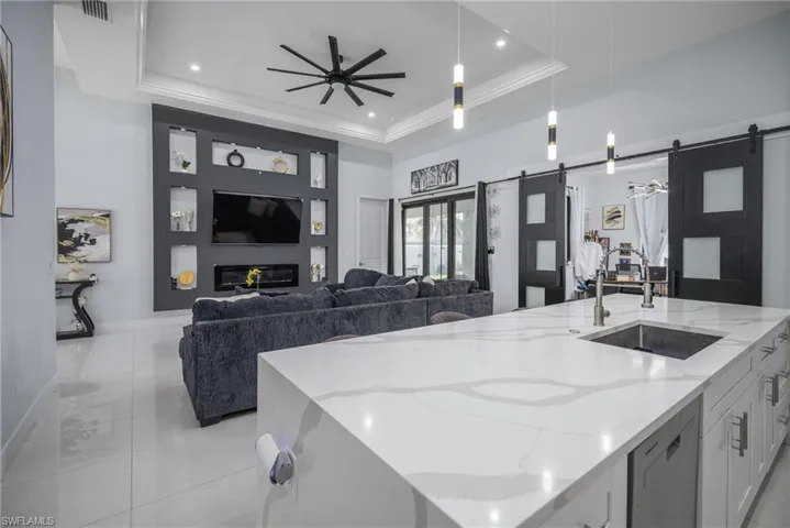 920 Se 15th Ter, Cape Coral, Florida 33990