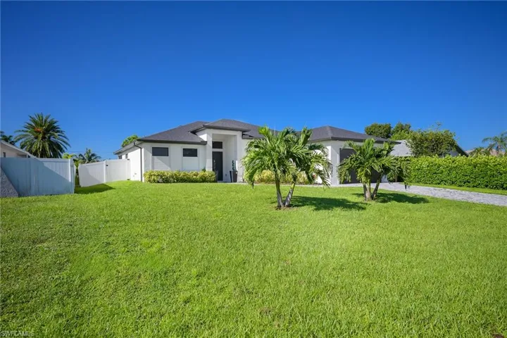 920 Se 15th Ter, Cape Coral, Florida 33990