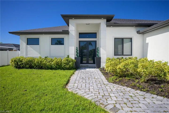920 Se 15th Ter, Cape Coral, Florida 33990