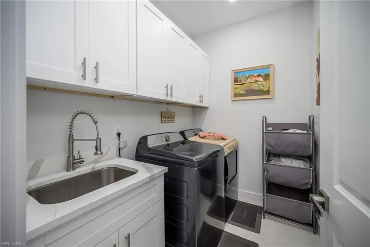 920 Se 15th Ter, Cape Coral, Florida 33990