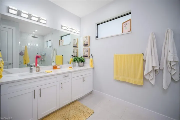 920 Se 15th Ter, Cape Coral, Florida 33990