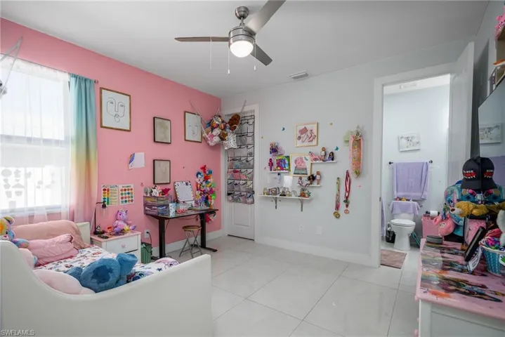 920 Se 15th Ter, Cape Coral, Florida 33990