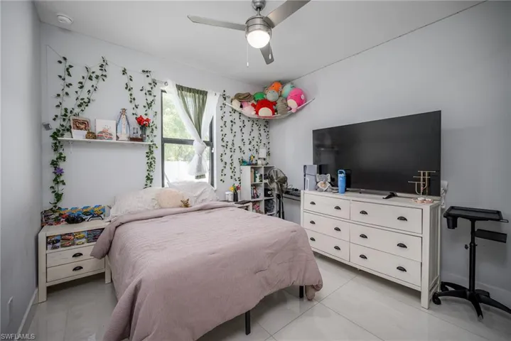 920 Se 15th Ter, Cape Coral, Florida 33990