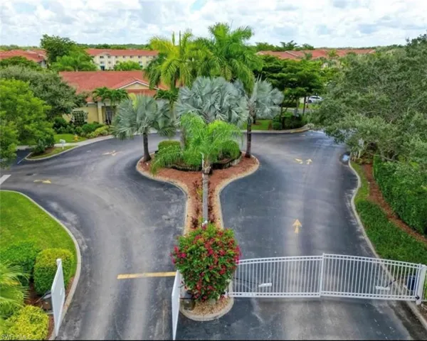 8274 Key Royal Cir 1033, Naples, Florida 34119