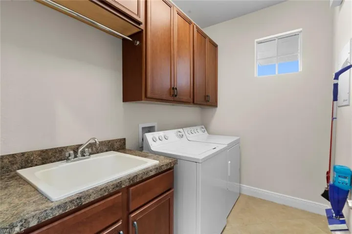 12831  Carrington  CIR, Naples, FL 34105