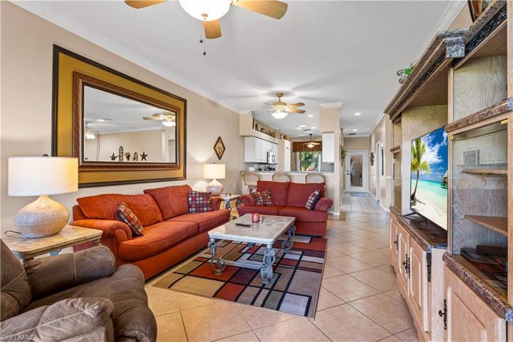 18 x 18 inch tile in main living area. Open kitchen into living area makes it a breeze for entertaining!