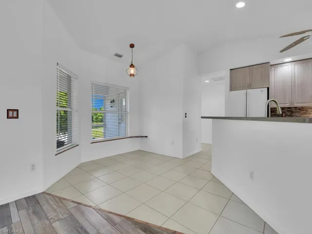 Breakfast Nook & Breakfast Bar