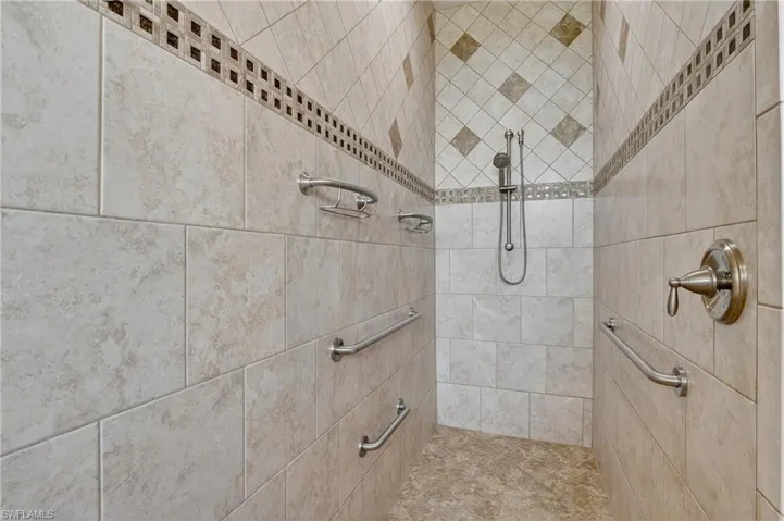 Full bath with tiled shower