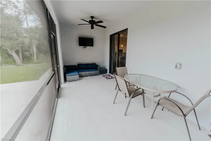 screened in Lanai featuring ceiling fan