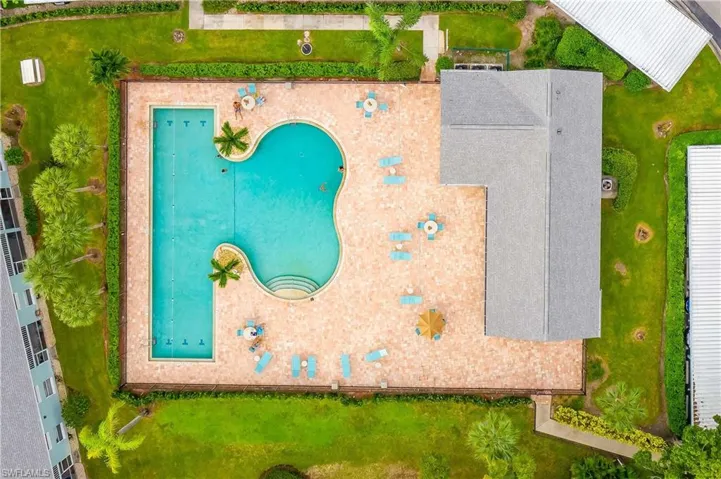 185  Grand Oaks  WAY, Naples, FL 34110