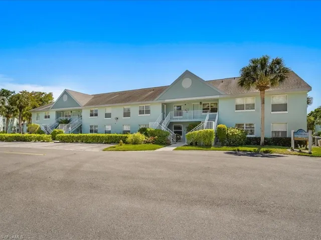 185  Grand Oaks  WAY, Naples, FL 34110
