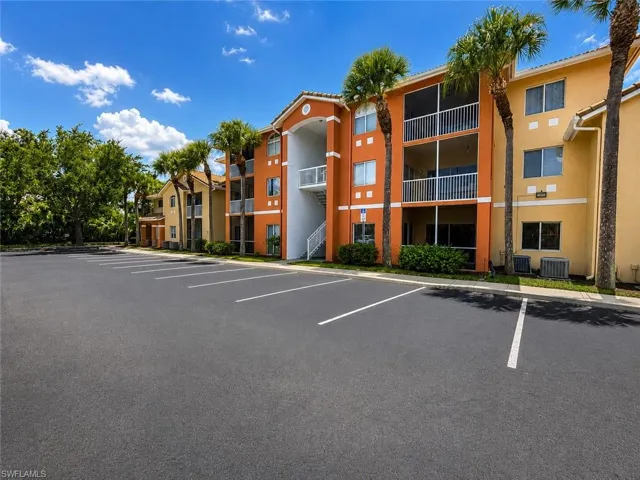 6490 Aragon Way 303, Fort Myers, Florida 33966