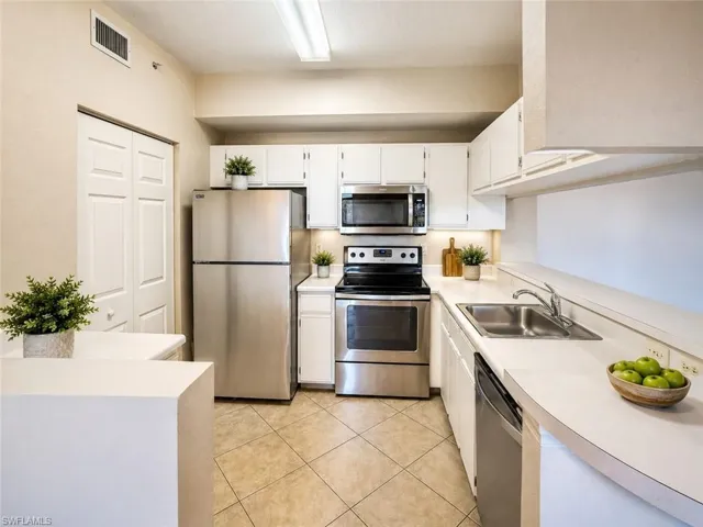 6490 Aragon Way 303, Fort Myers, Florida 33966