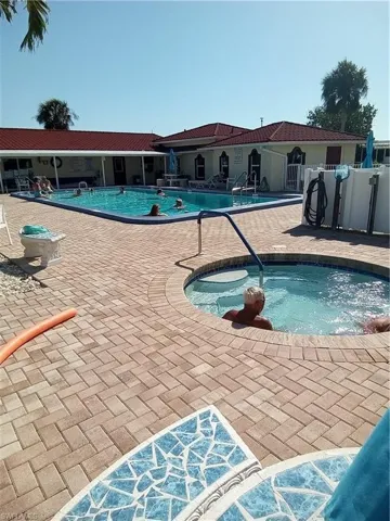 Pool & hot tub