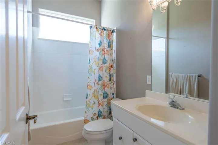 Third Full Bathroom in Hallway!