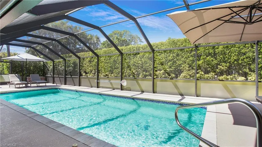 Screened in Large Pool