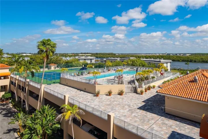 Rooftop Pool / Tennis ./ Pickle Ball