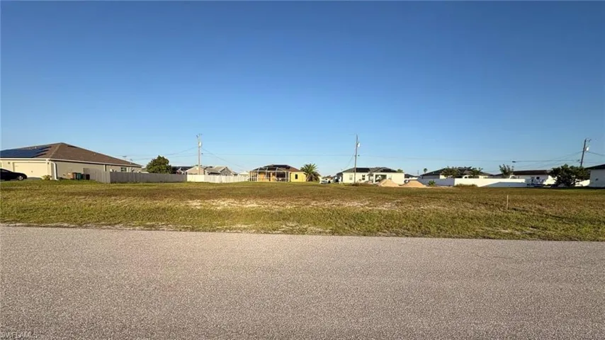 2932 Nw 5th Pl, Cape Coral, Florida 33993