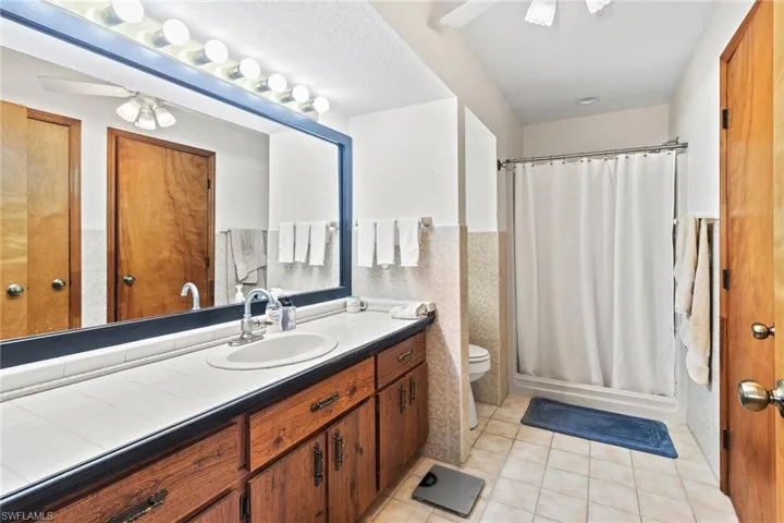 Primary En Suite Bathroom