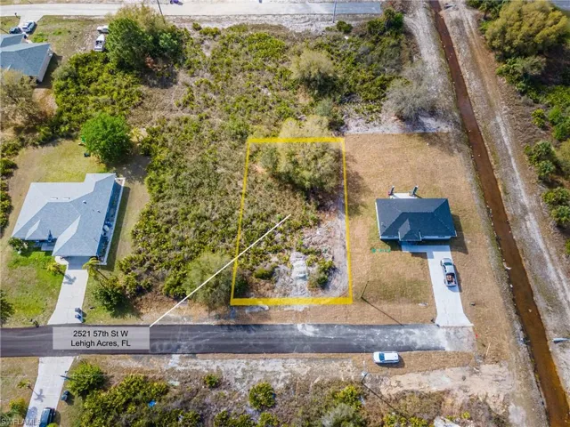 Birds eye view of property