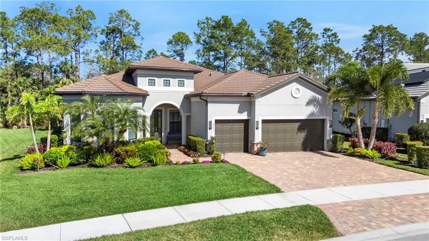 Pinnacle floor plan on a Premiere (oversized) lot!