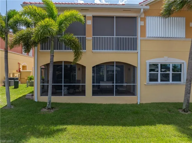 Large 233 sq ft Screened Lanai