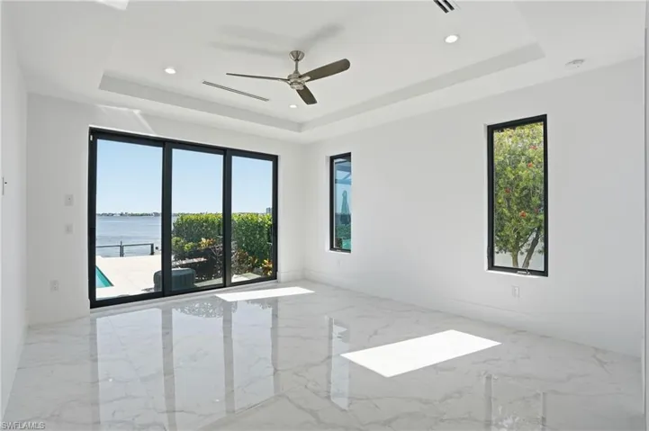 1st Floor BR w/WalkIn and Full Bath