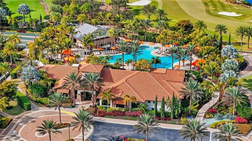 Bird's eye view of a golf course