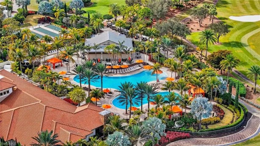 Bird's eye view of a golf course and a pool