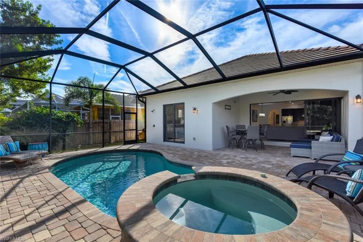 707  104th N AVE, Naples, FL 34108
