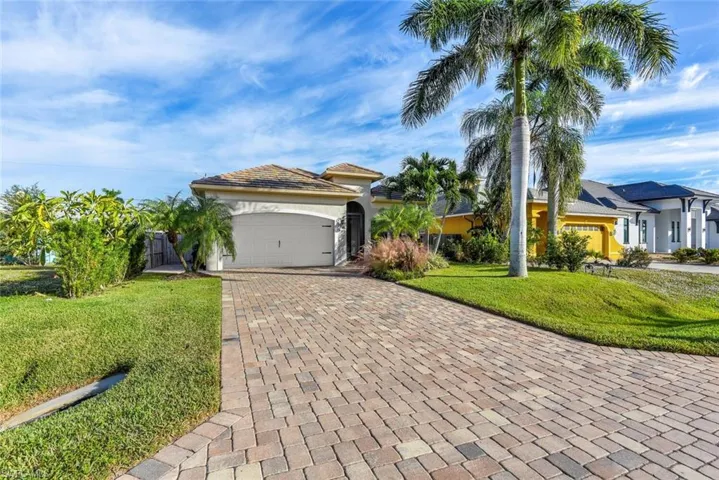 707  104th N AVE, Naples, FL 34108