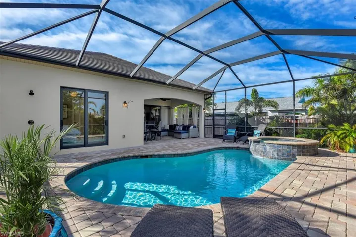 707  104th N AVE, Naples, FL 34108