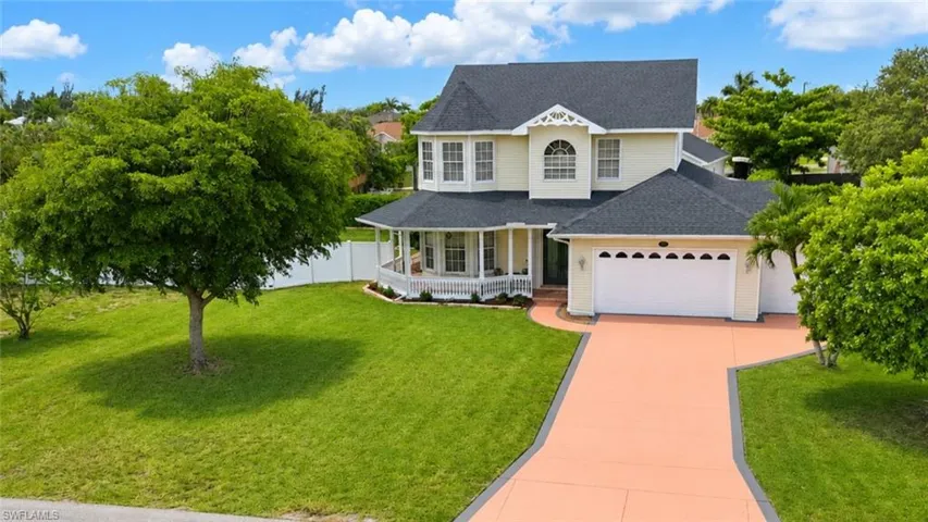 Presenting 3426 SW 7th Lane!