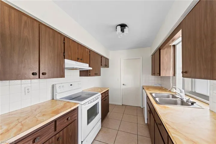 7503 Sanibel Blvd, Fort Myers, Florida 33967
