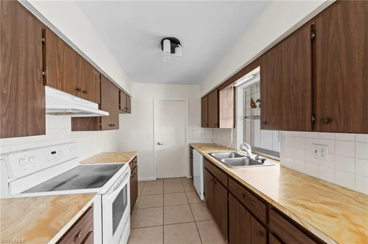 7503 Sanibel Blvd, Fort Myers, Florida 33967