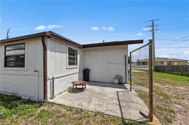 7503 Sanibel Blvd, Fort Myers, Florida 33967