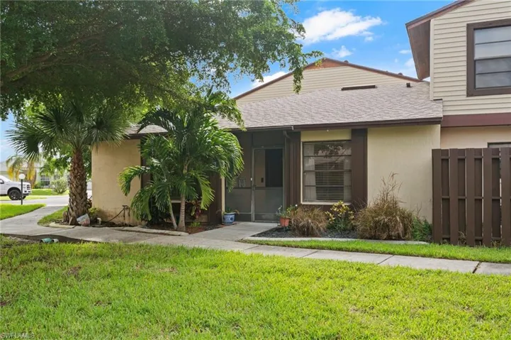 View of front of home featuring a front yard