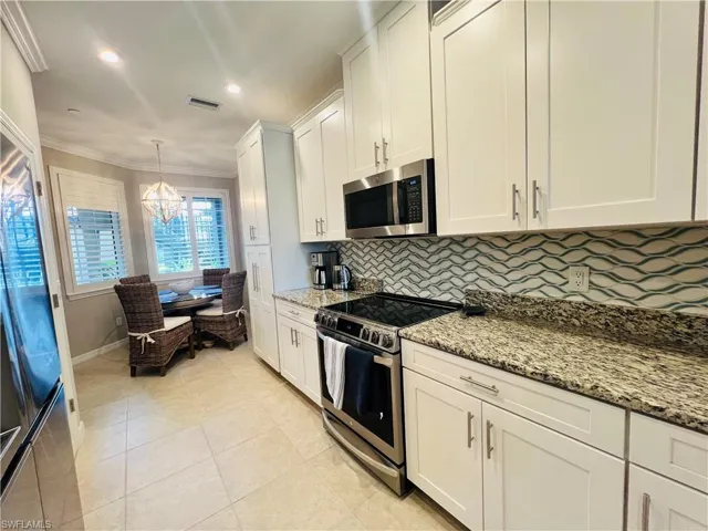 9393  Pocida  CT, Naples, FL 34119