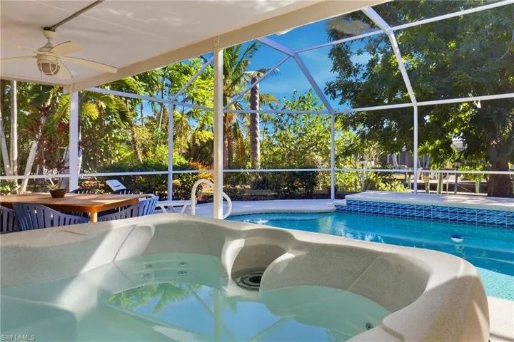 1432 Windsor Ct, Cape Coral, Florida 33904