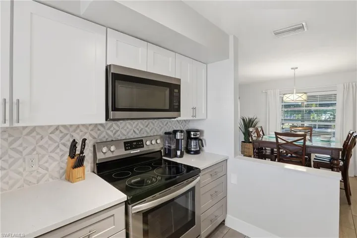 1432 Windsor Ct, Cape Coral, Florida 33904