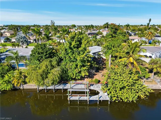 1432 Windsor Ct, Cape Coral, Florida 33904