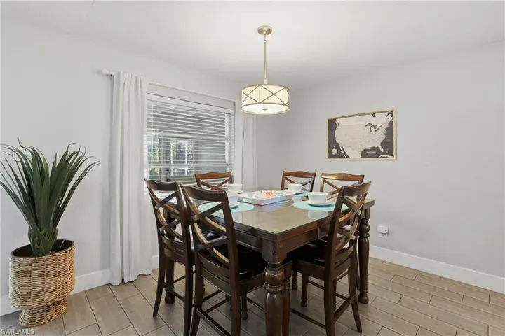 1432 Windsor Ct, Cape Coral, Florida 33904