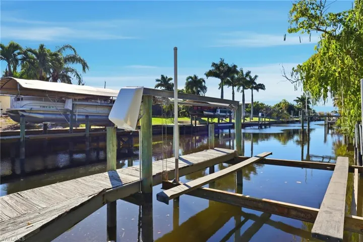 1432 Windsor Ct, Cape Coral, Florida 33904