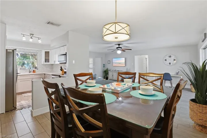 1432 Windsor Ct, Cape Coral, Florida 33904