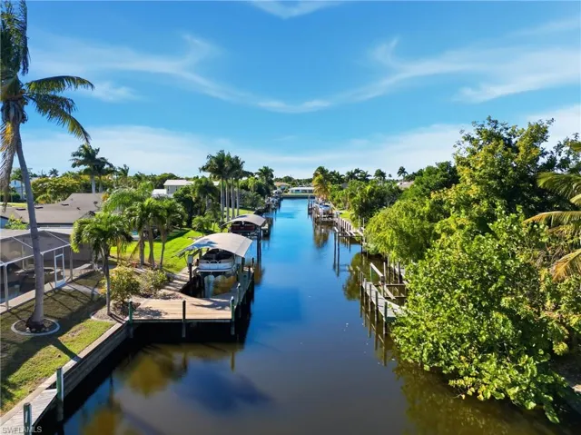 1432 Windsor Ct, Cape Coral, Florida 33904