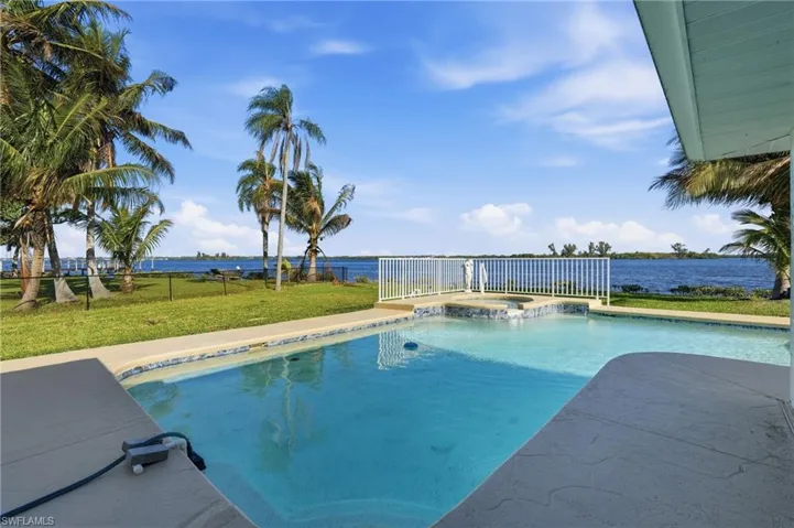 4473 E Riverside Dr, Fort Myers, Florida 33905