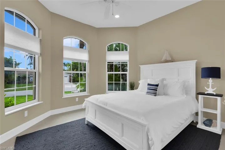 3254 Lakeview Dr, Naples, Florida 34112