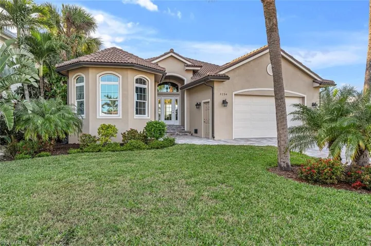 3254 Lakeview Dr, Naples, Florida 34112