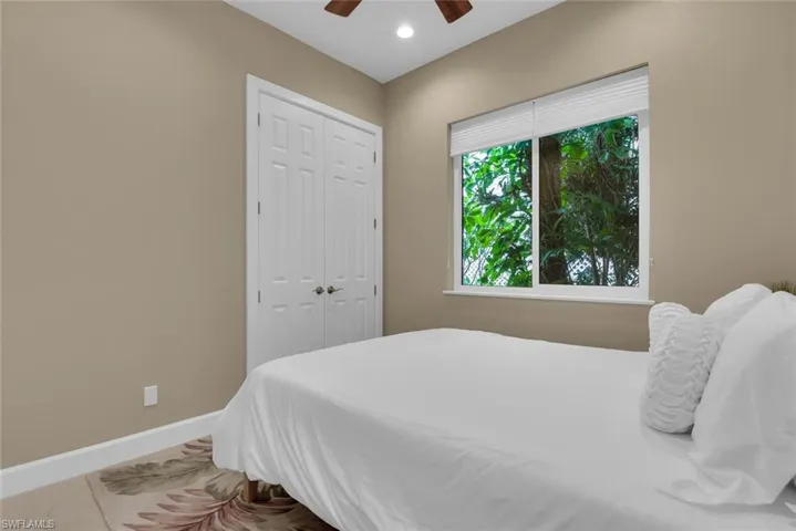 3254 Lakeview Dr, Naples, Florida 34112