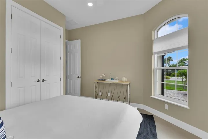 3254 Lakeview Dr, Naples, Florida 34112